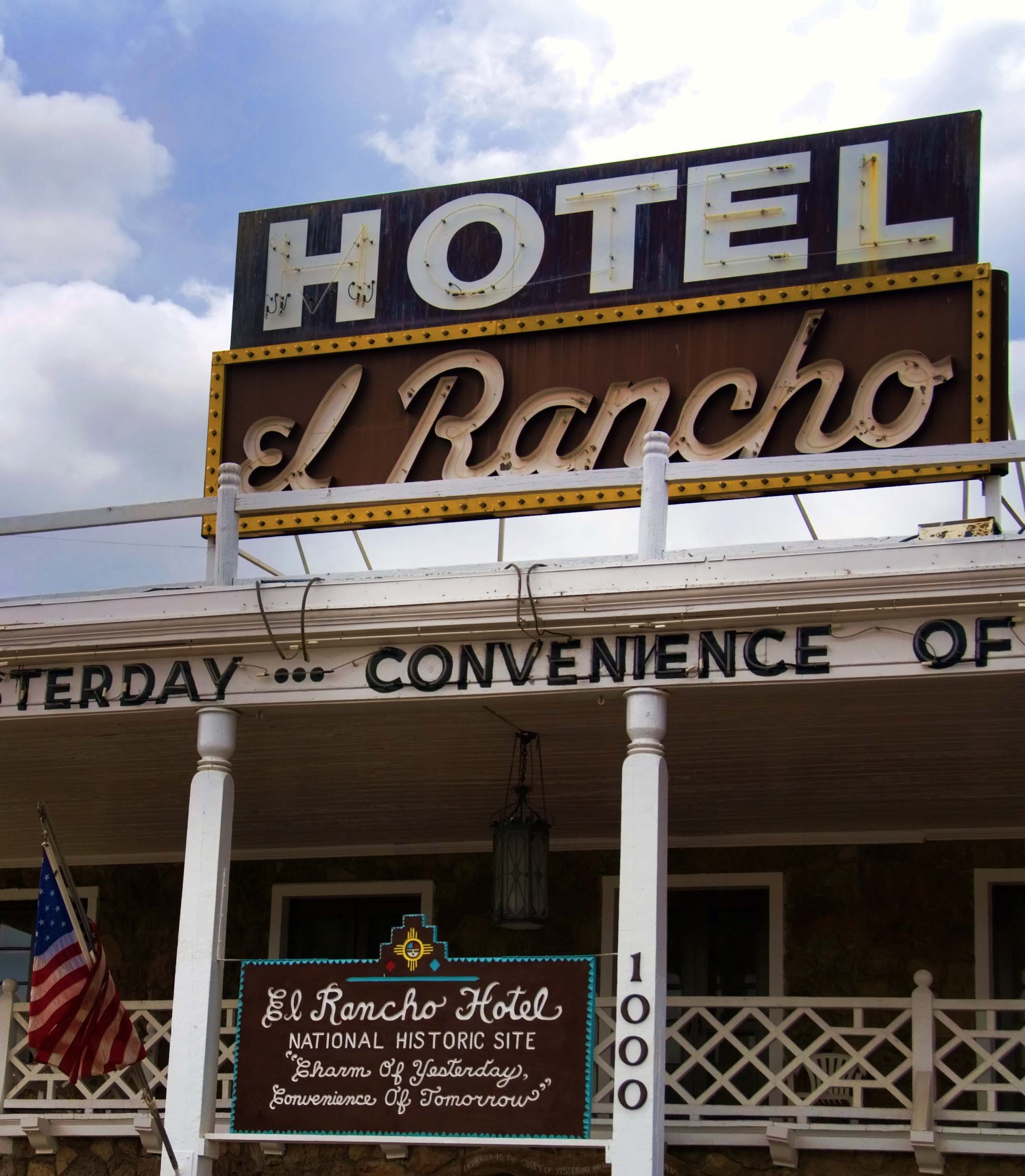 222644-hotel-el-rancho_t20_mv9e2g.jpg