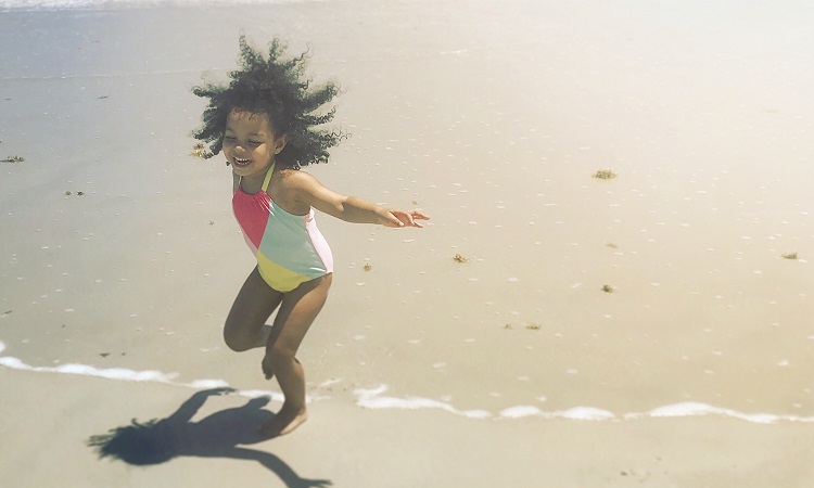 carefree-child-fun-beach