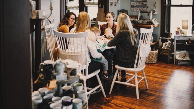 women-moms-around-table-kids -