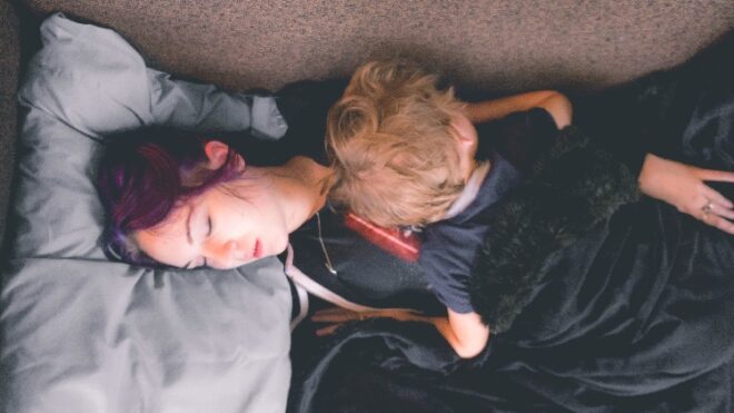 mom-tired-child