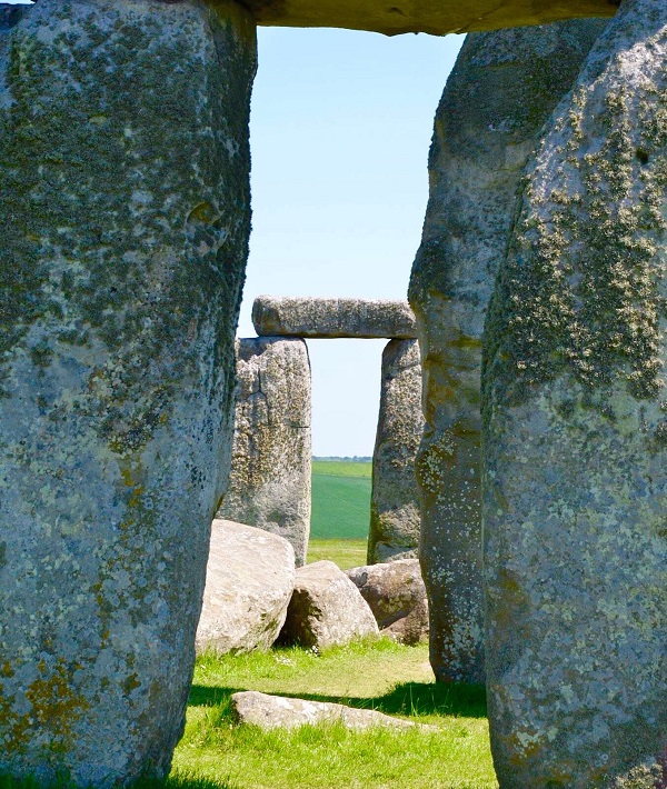 228712-stonehenge-england.jpg
