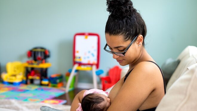 mom-baby-breastfeed