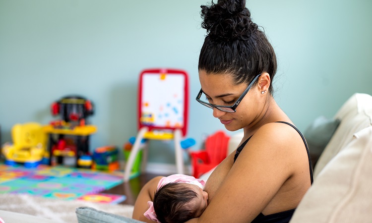 mom-baby-breastfeed