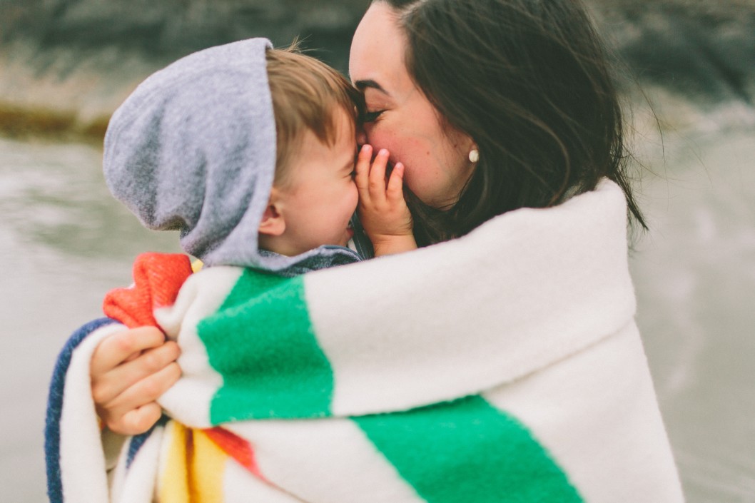 beach-holding-love-blanket-mother-toddler-warm-son-hug-cuddle-kiss-snuggle-cozy_t20_opgn0y