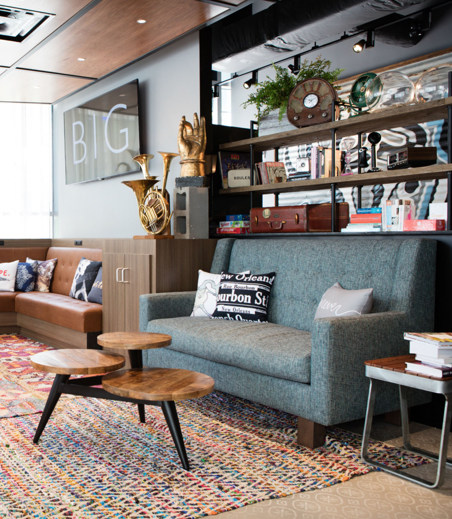 230825-moxy-new-orleans-living-room.jpg