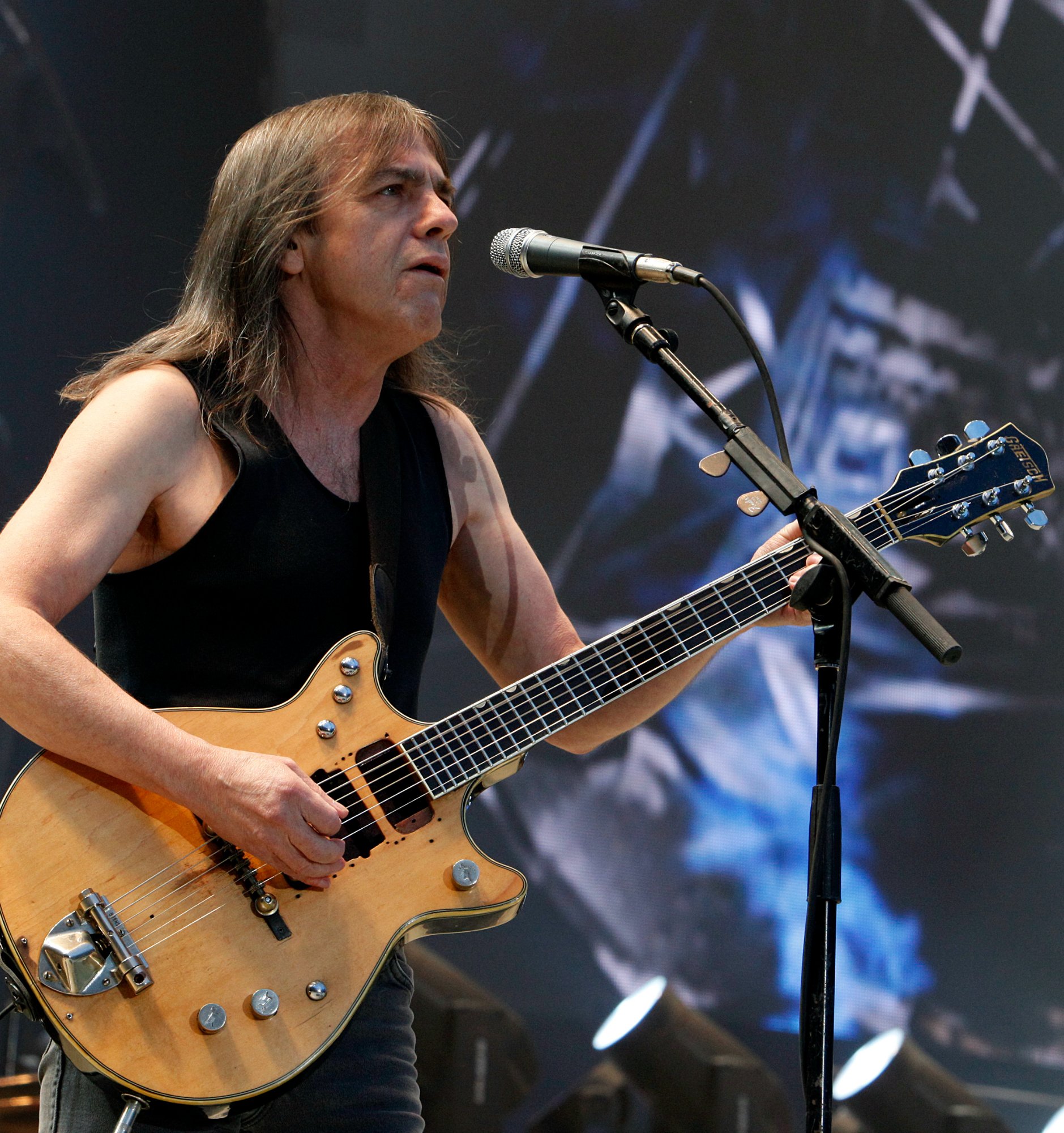 230898-celebrities-alzheimers-touched-malcolm-young.jpg
