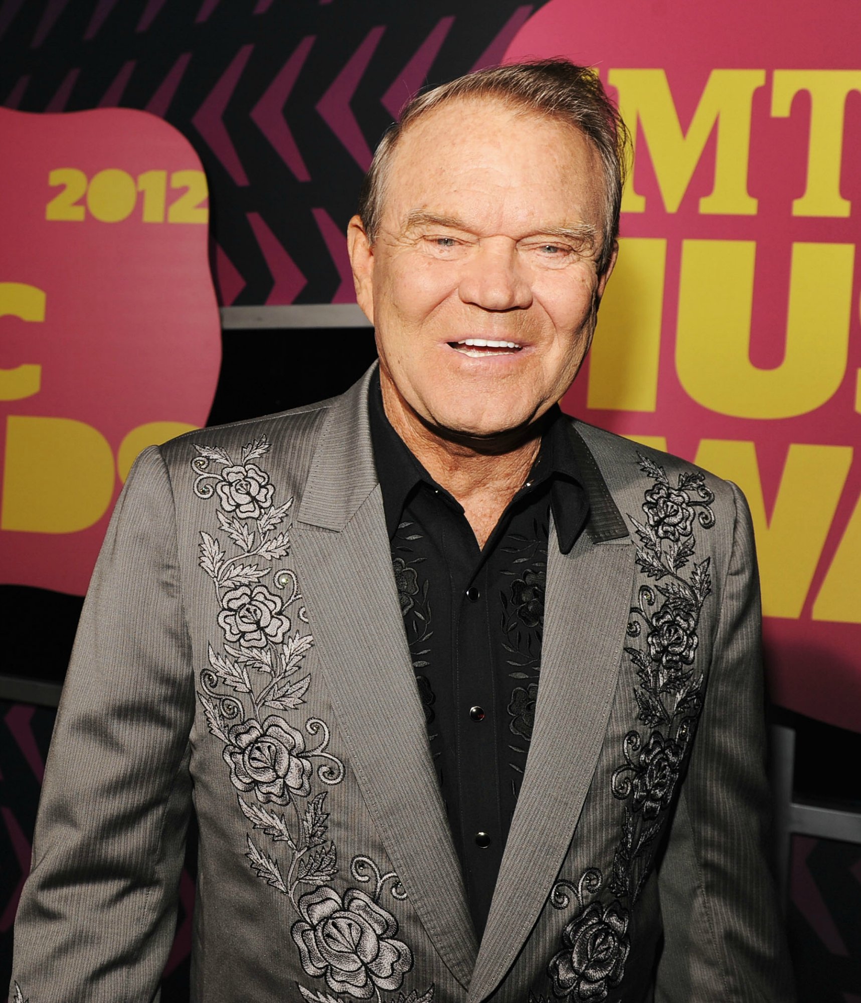 230904-celebrities-alzheimers-touched-glenn-campbell.jpg