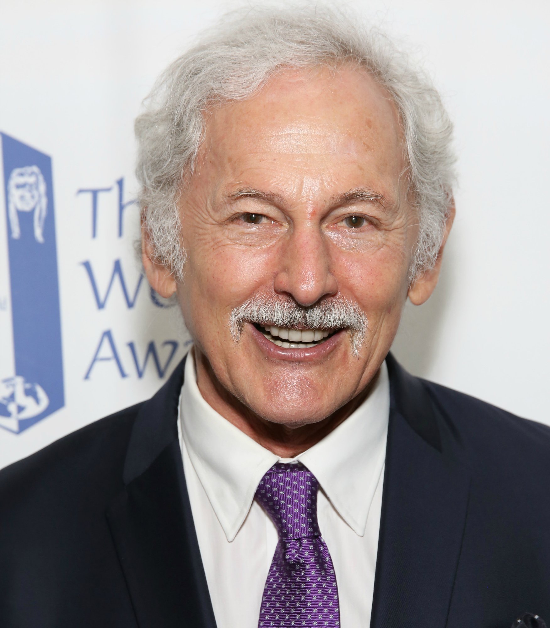 230912-celebrities-alzheimers-touched-victor-garber.jpg