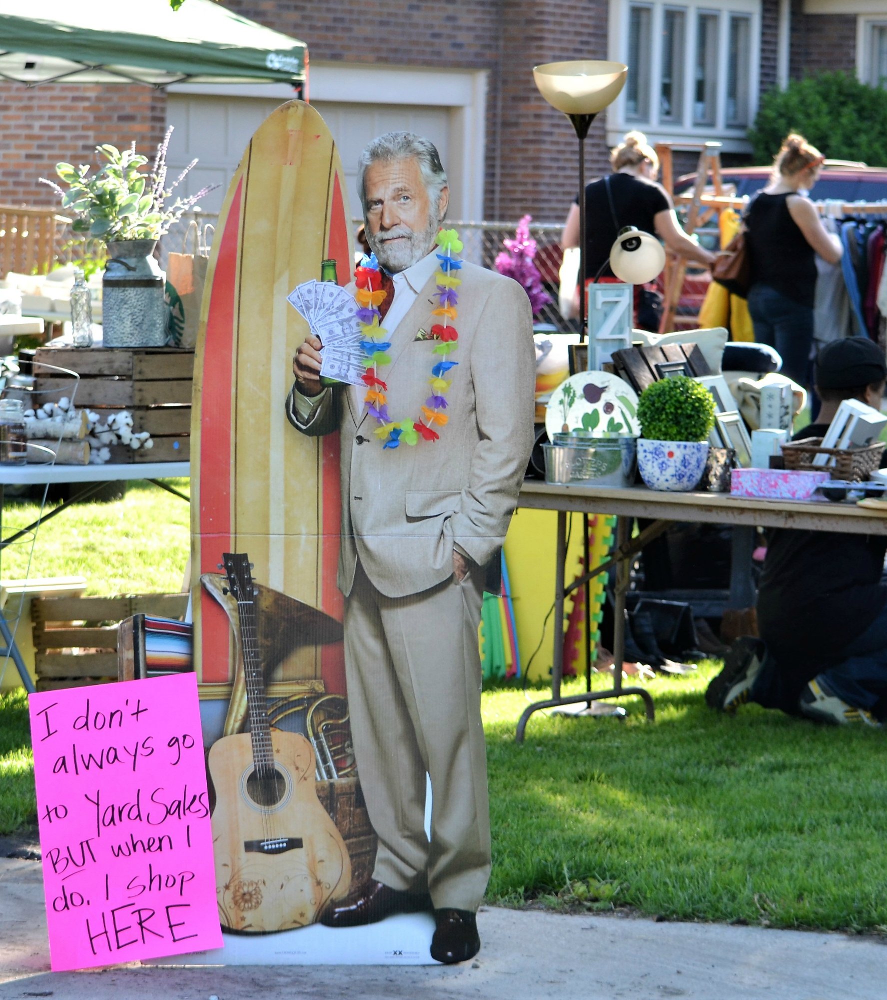 231154-neighbors-hate-too-many-yard-sales.jpg