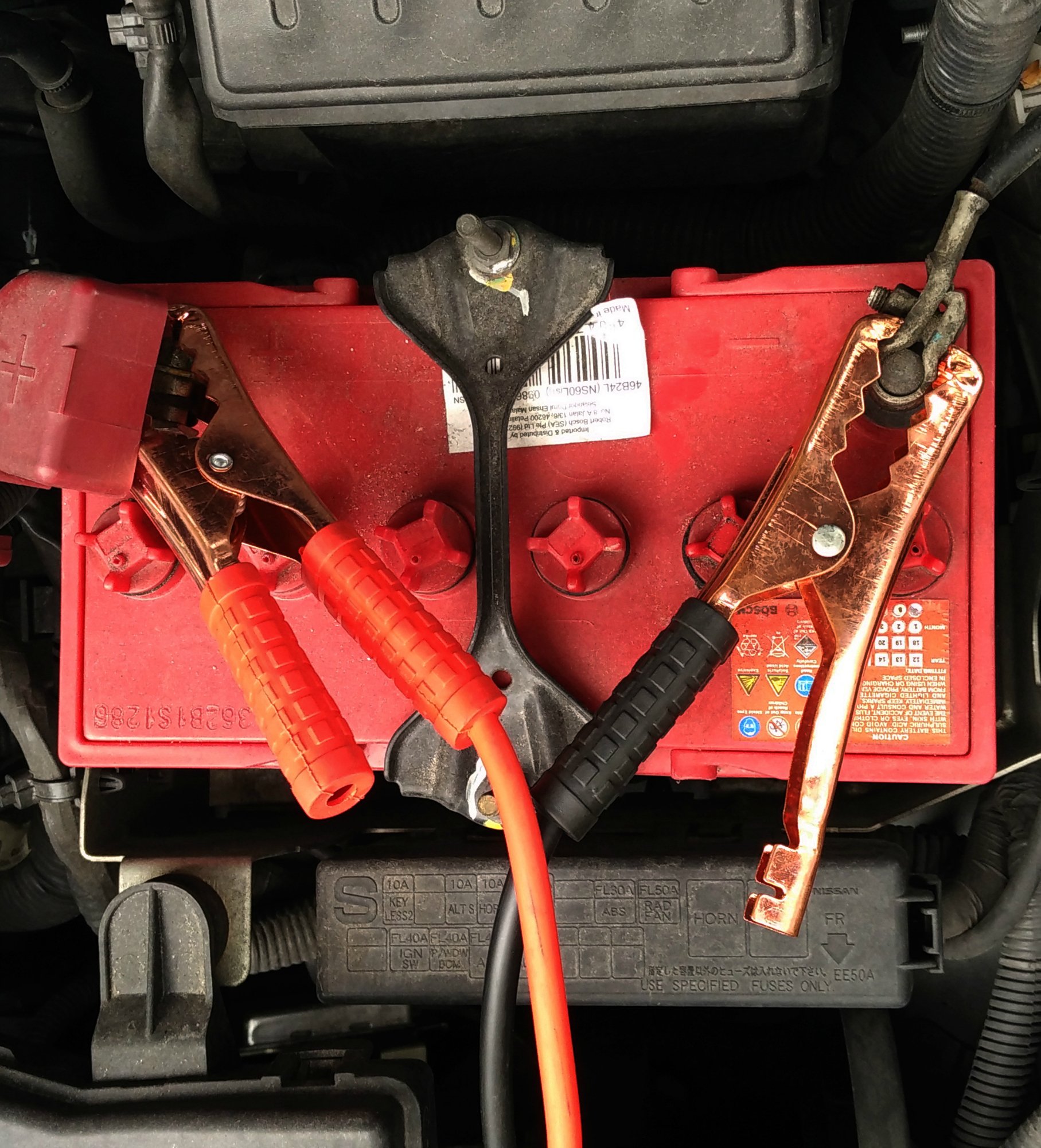 231230-reasons-know-neighbor-jump-battery.jpg