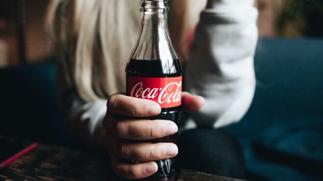 girl-with-a-bottle-of-soda_t20_golk3z