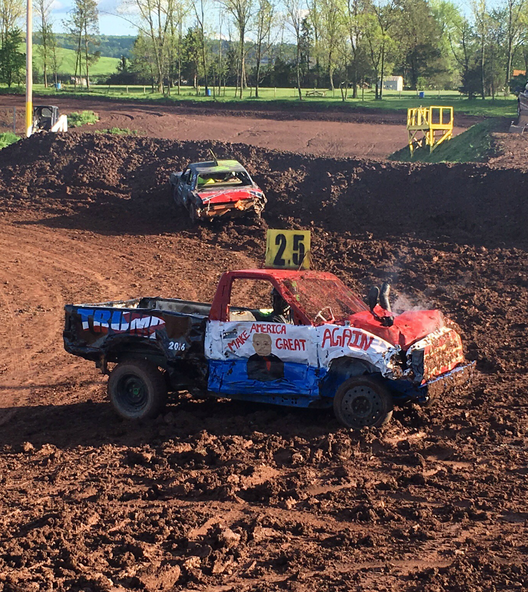 231564-worst-neighbors-news-front-yard-demolition-derby.jpg