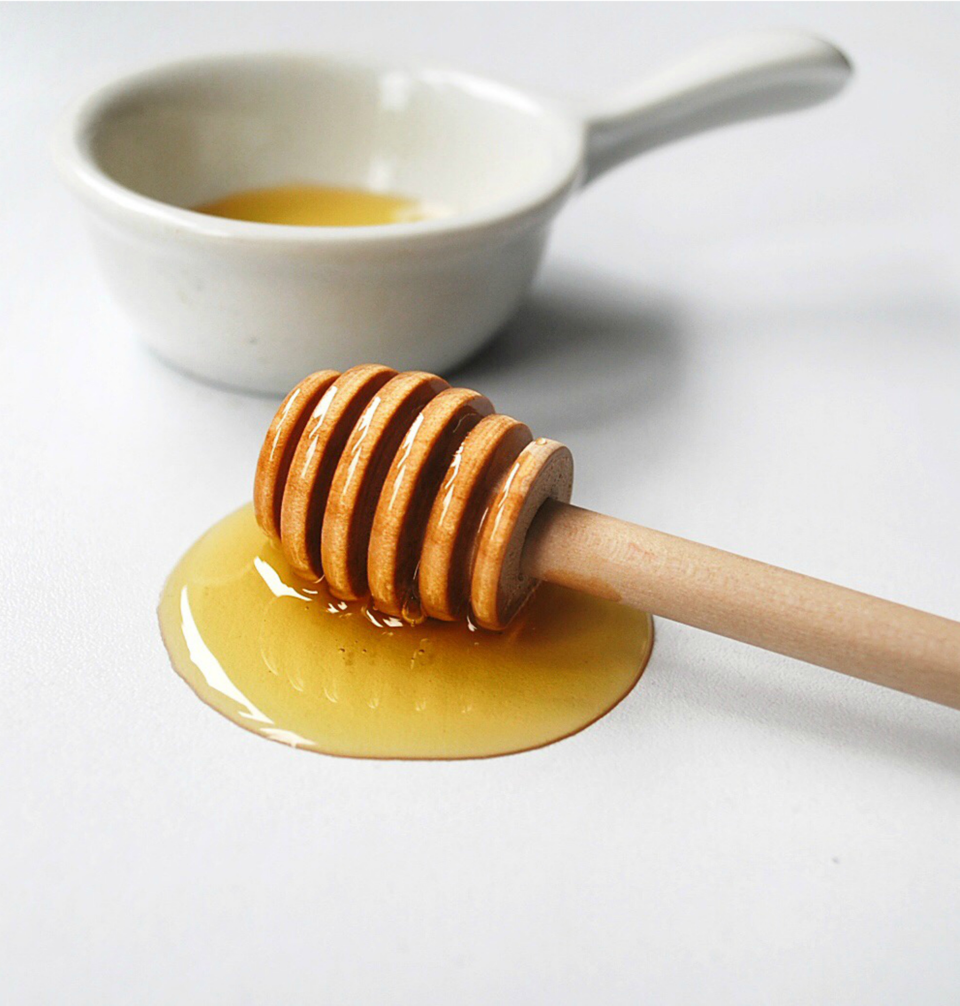 232276-anti-aging-treatments-kitchen-honey.jpg