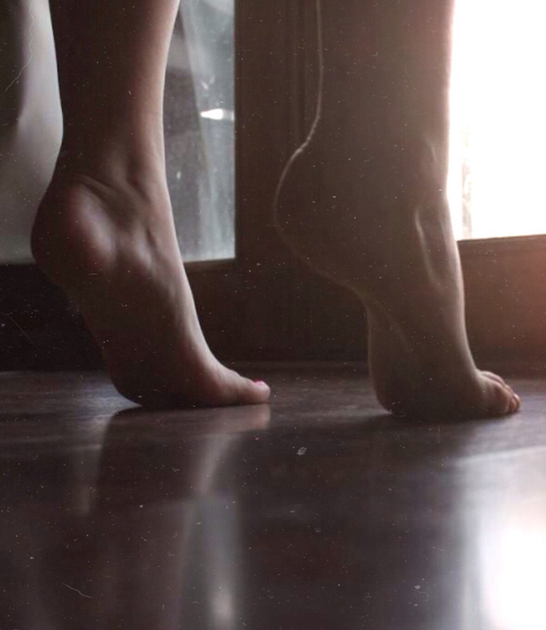 234192-reflection-light-indoors-window-frame-foot-floor-feet-hum.jpg