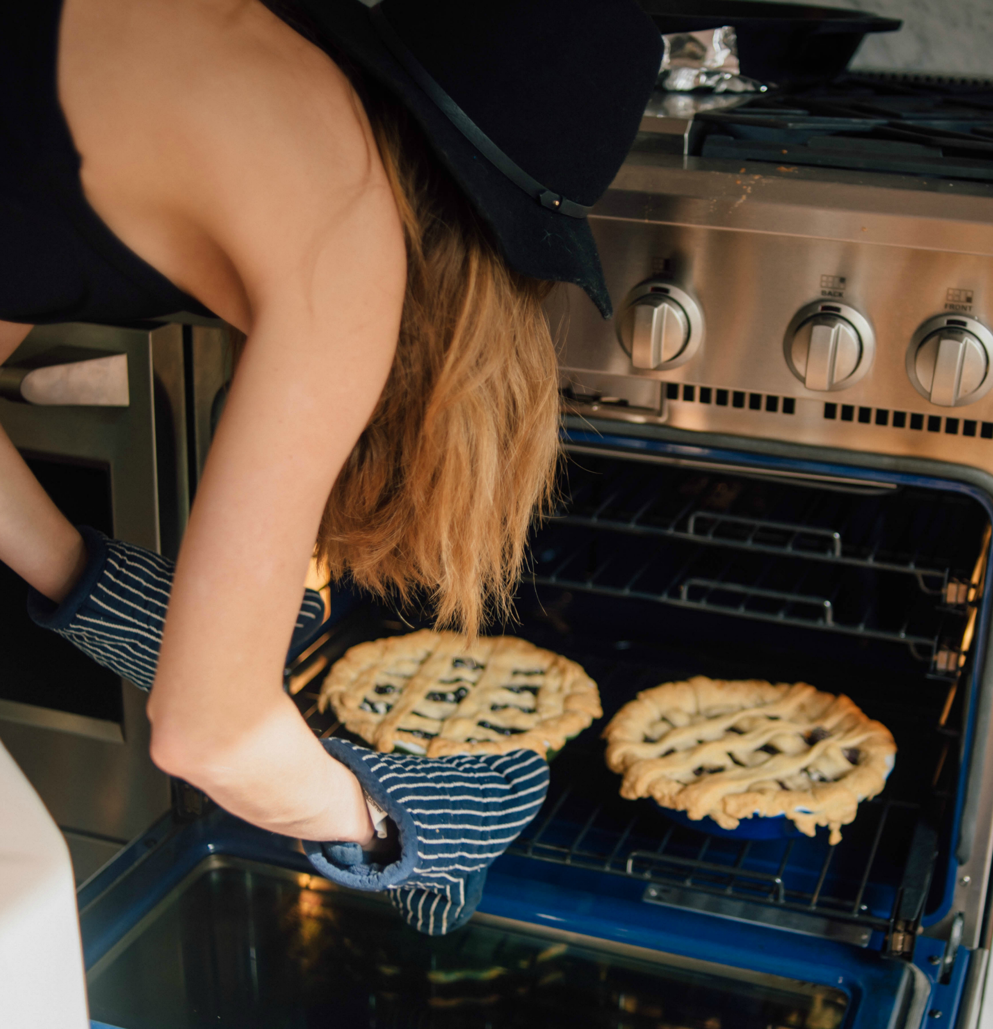 235910-healthy-holiday-eating-host.jpg