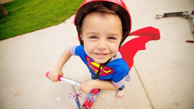 super-hero-having-fun_t20_nqzjx2