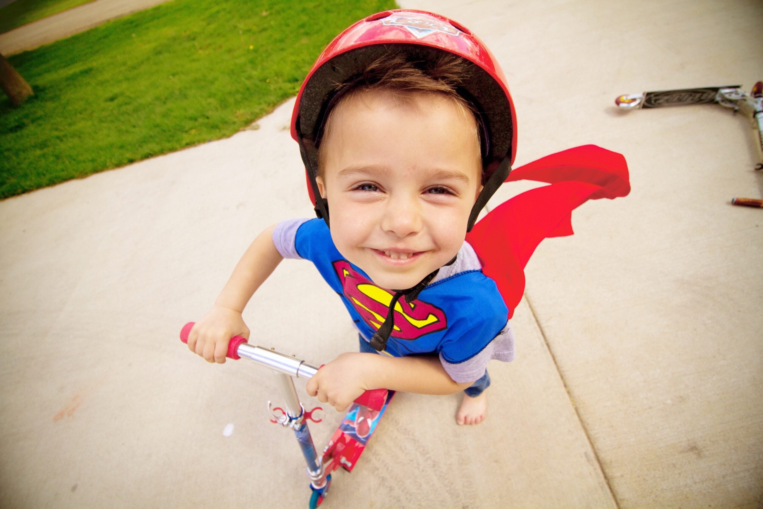 super-hero-having-fun_t20_nqzjx2