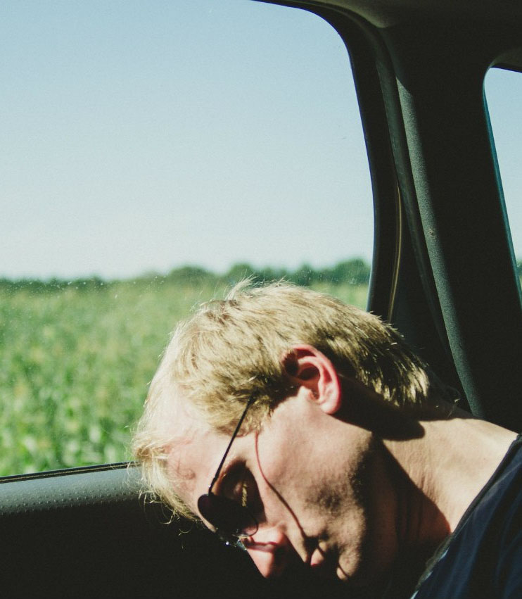 237420-car-car-city-sleeping-driving-man-ride-car-ride_t20_yx0o9.jpg