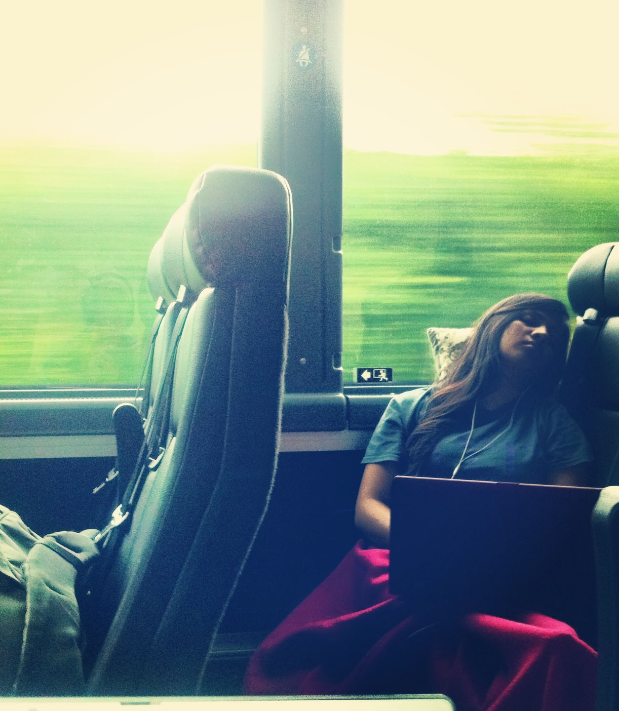 237422-mobile-office-greyhound-bus-usa_t20_wnebey.jpg