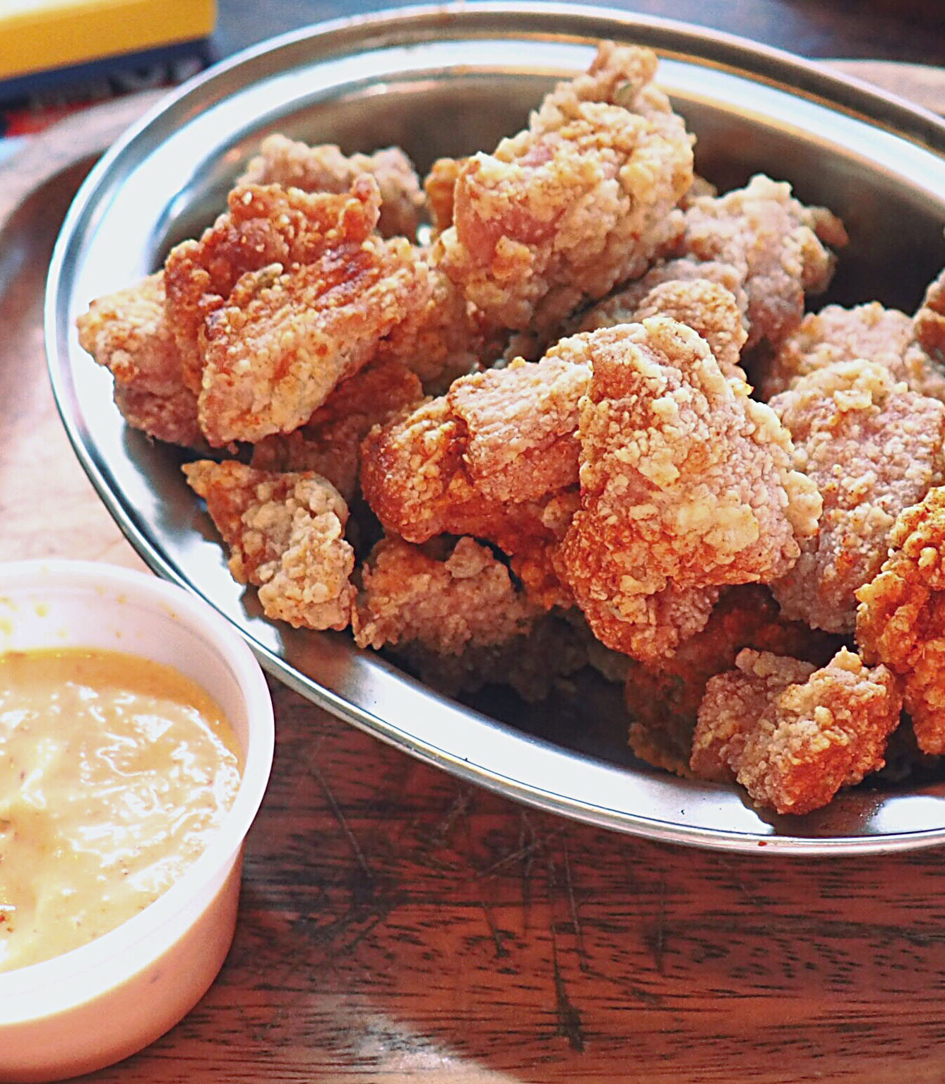 238171-korean-fried-chicken-nuggets-and-sauce_t20_wa90a0.jpg