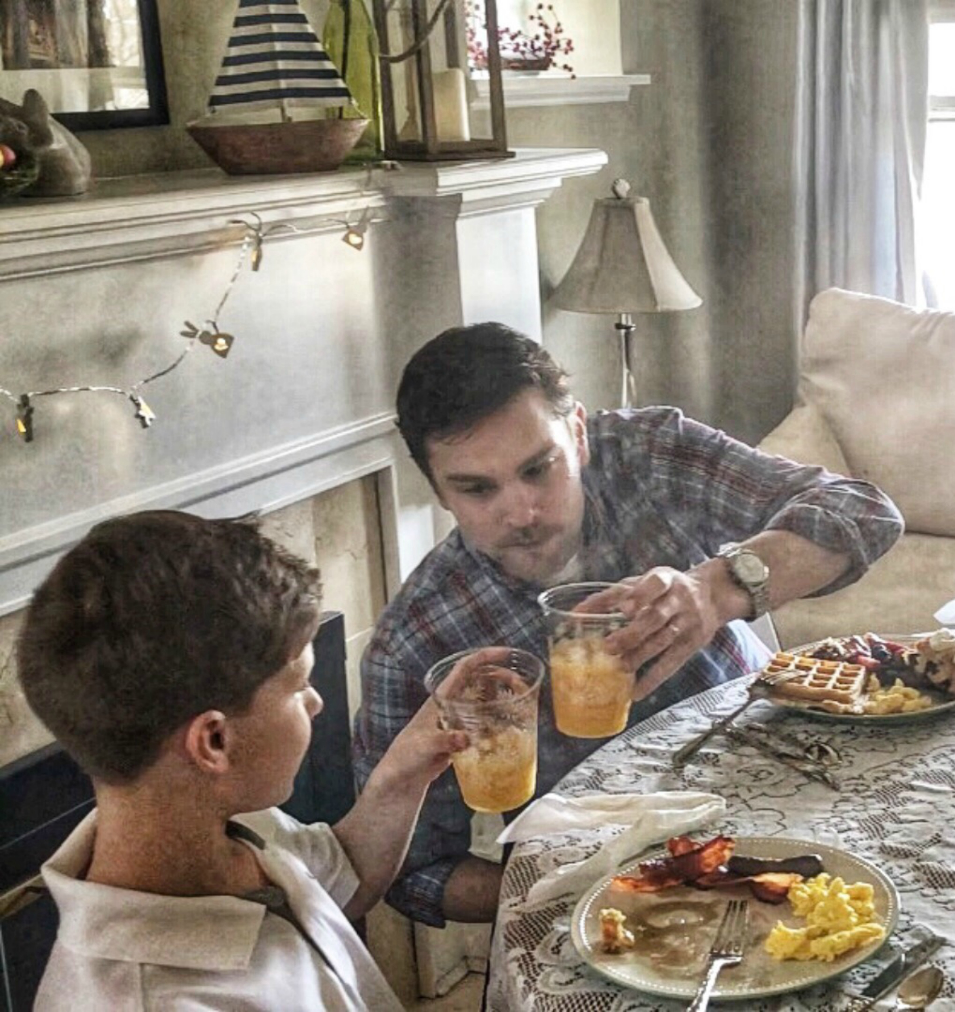 238270-family-outings-black-friday-brunch.jpg