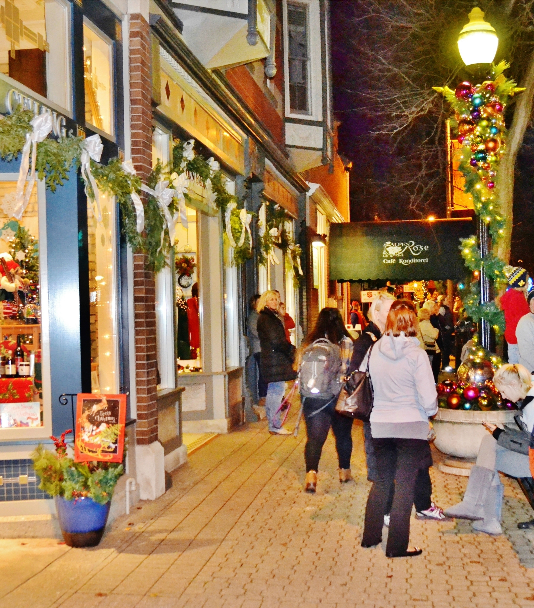 238287-family-outings-black-friday-enjoy-town.jpg