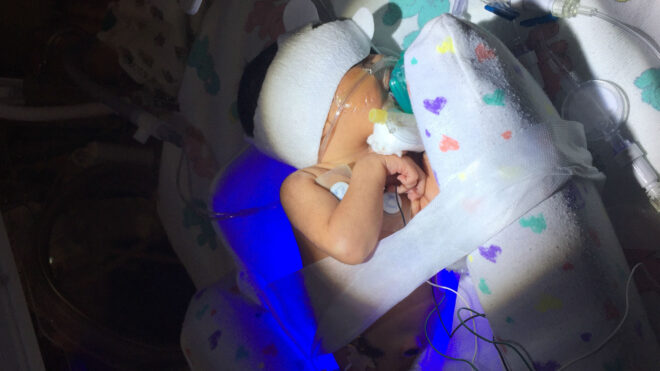 baby-in-the-nicu_t20_rwkgxk
