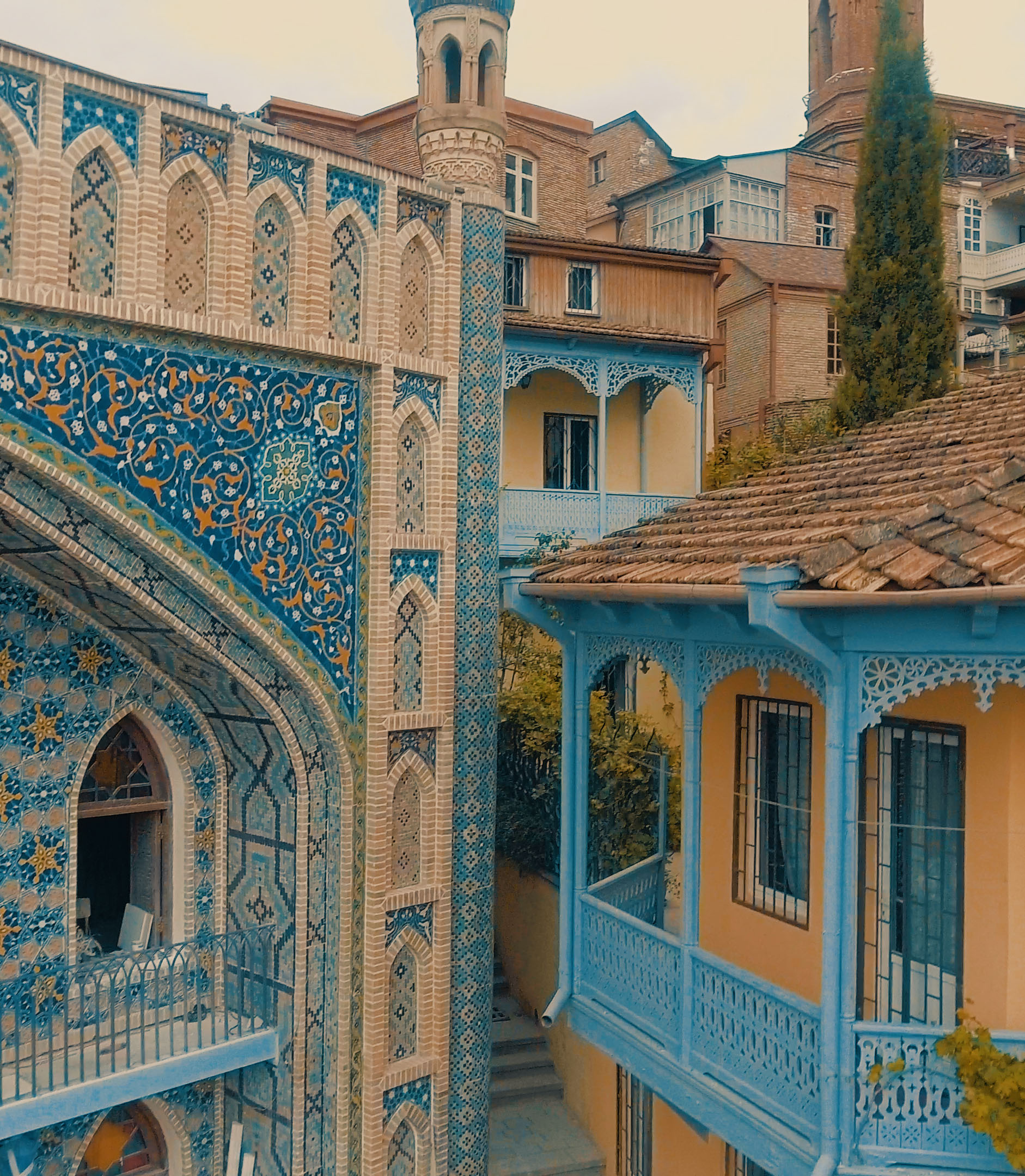 240691-beauty-house-in-old-tbilisi_t20_mo6elv.jpg