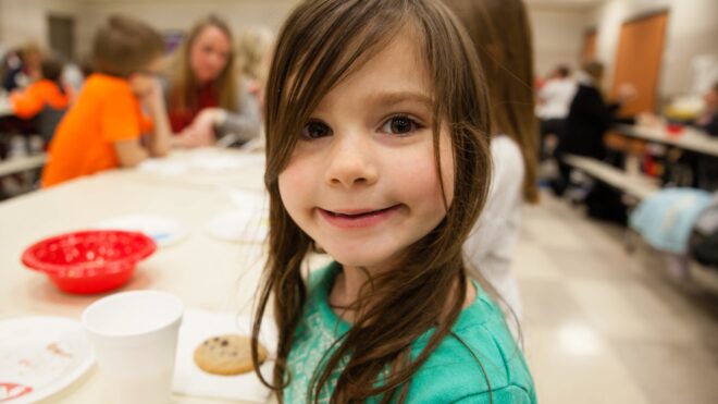 kid-school-cafeteria
