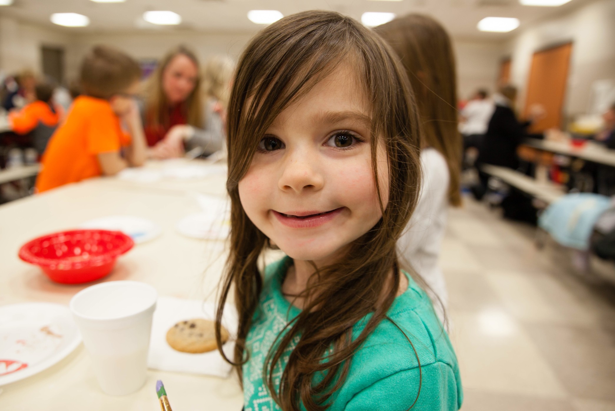 kid-school-cafeteria