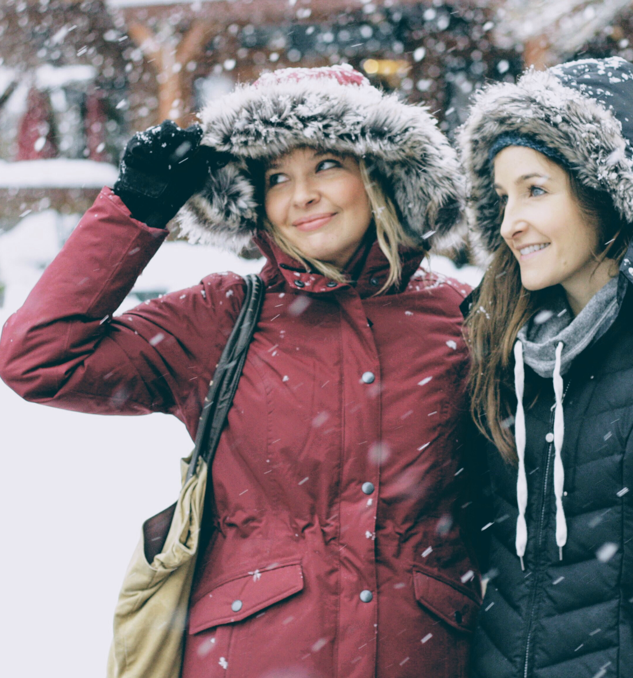240998-avoid-holiday-stress-shop-with-friends.jpg