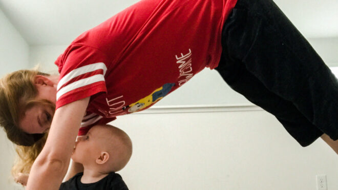 yoga-with-mommy_t20_v7e8j3