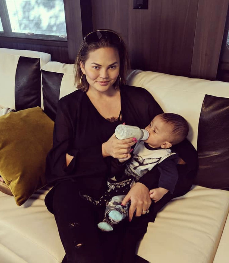 241471-chrissy-teigen.jpg