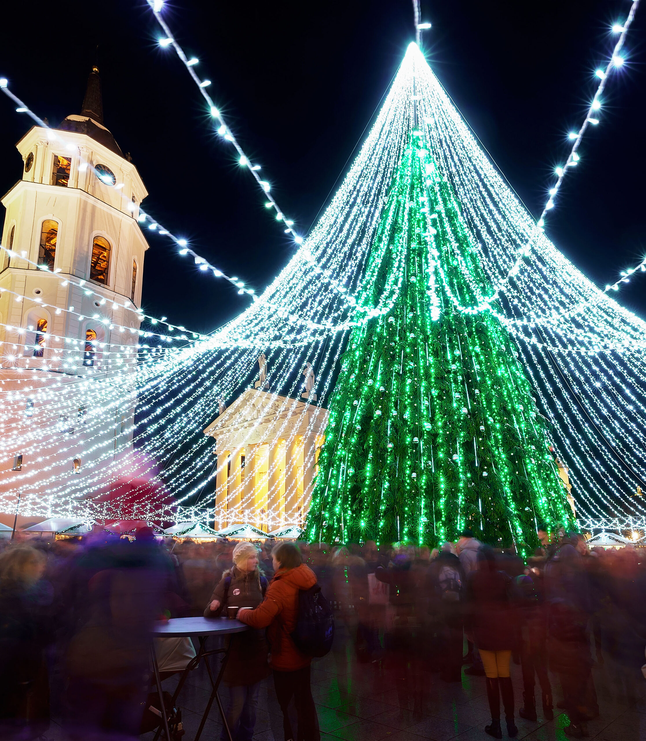 241492-crowded-cathedral-square-in-vilnius-during-christmas-mark.jpg