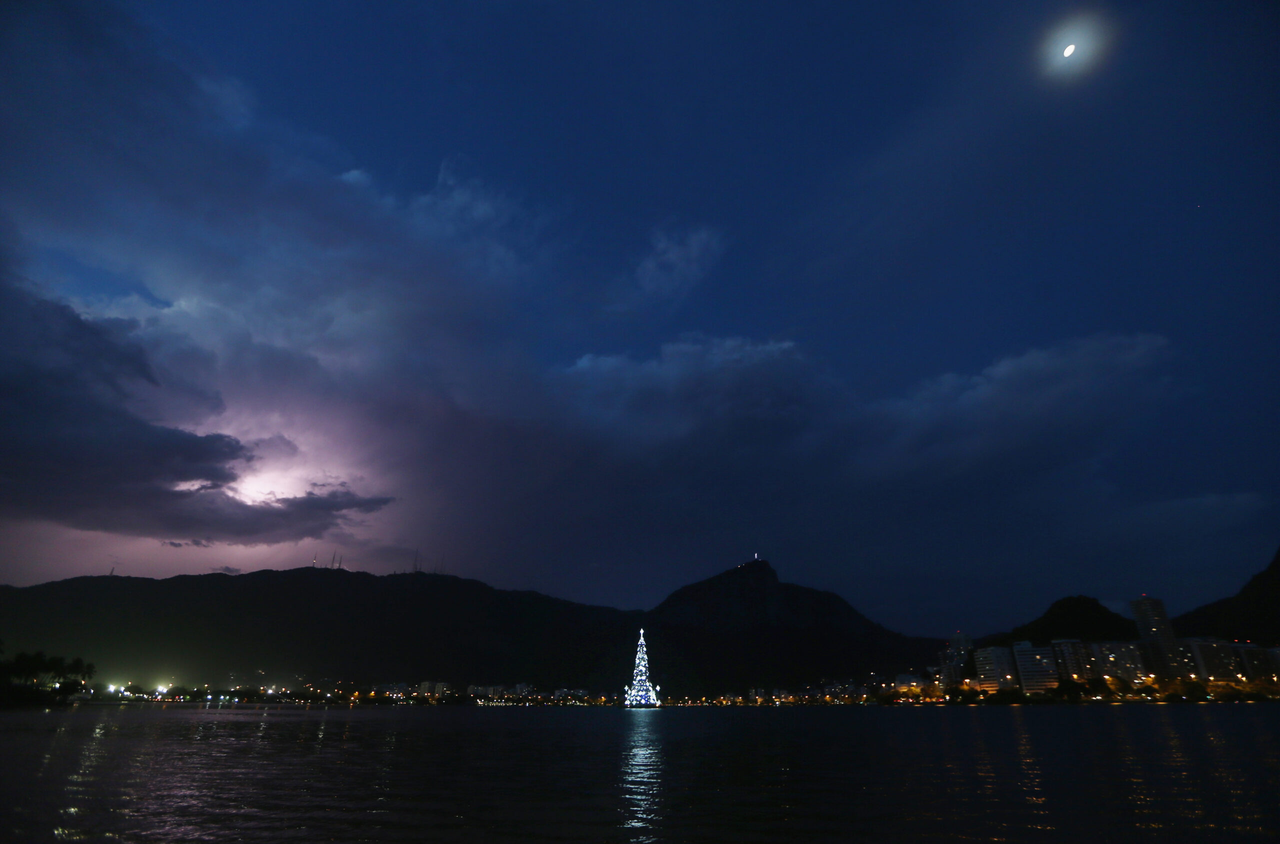 Floating Christmas Tree Brings Holiday Cheer To Rio De Janeiro