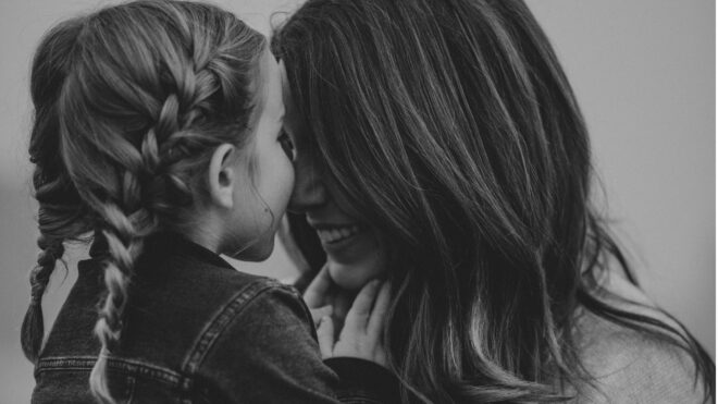 child-mother-kid-daughter-mom-motherhood-happy-mothers-day-young-mother_t20_lzy4ep