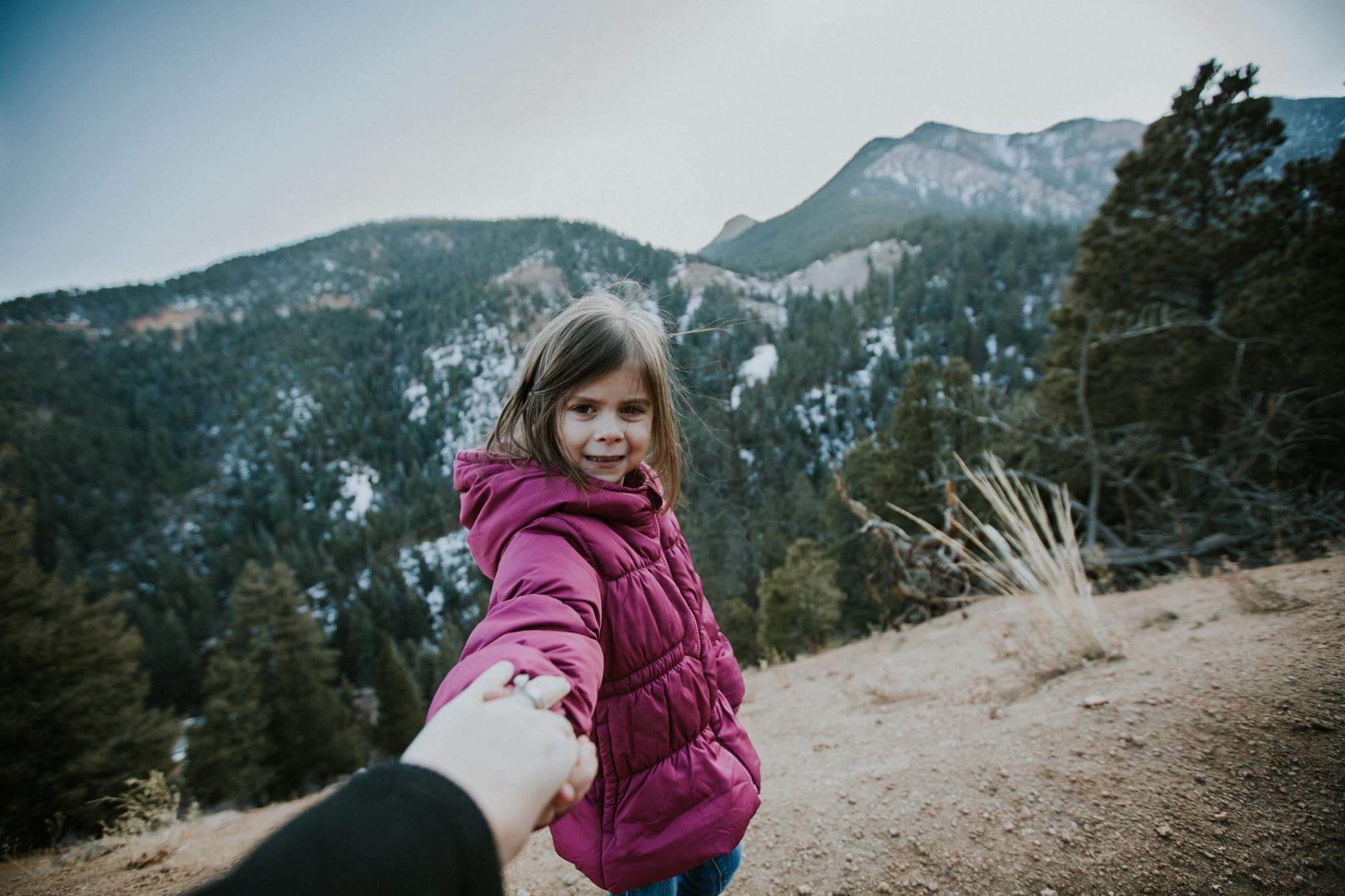 holding-hands_girl