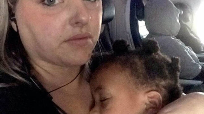 mom-baby-plane