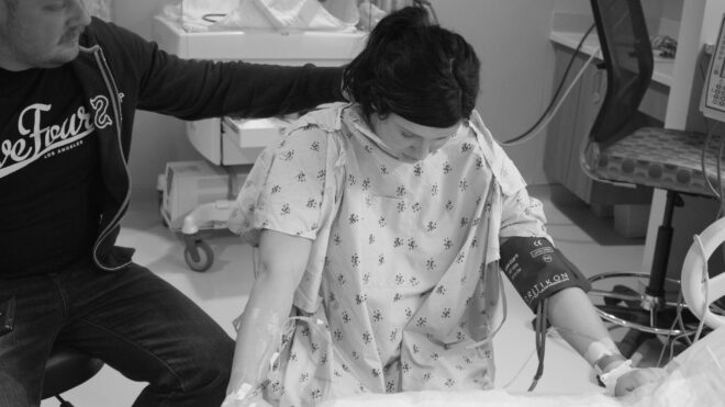 pregnant-mother-in-labor-with-dad_t20_k6oxbz