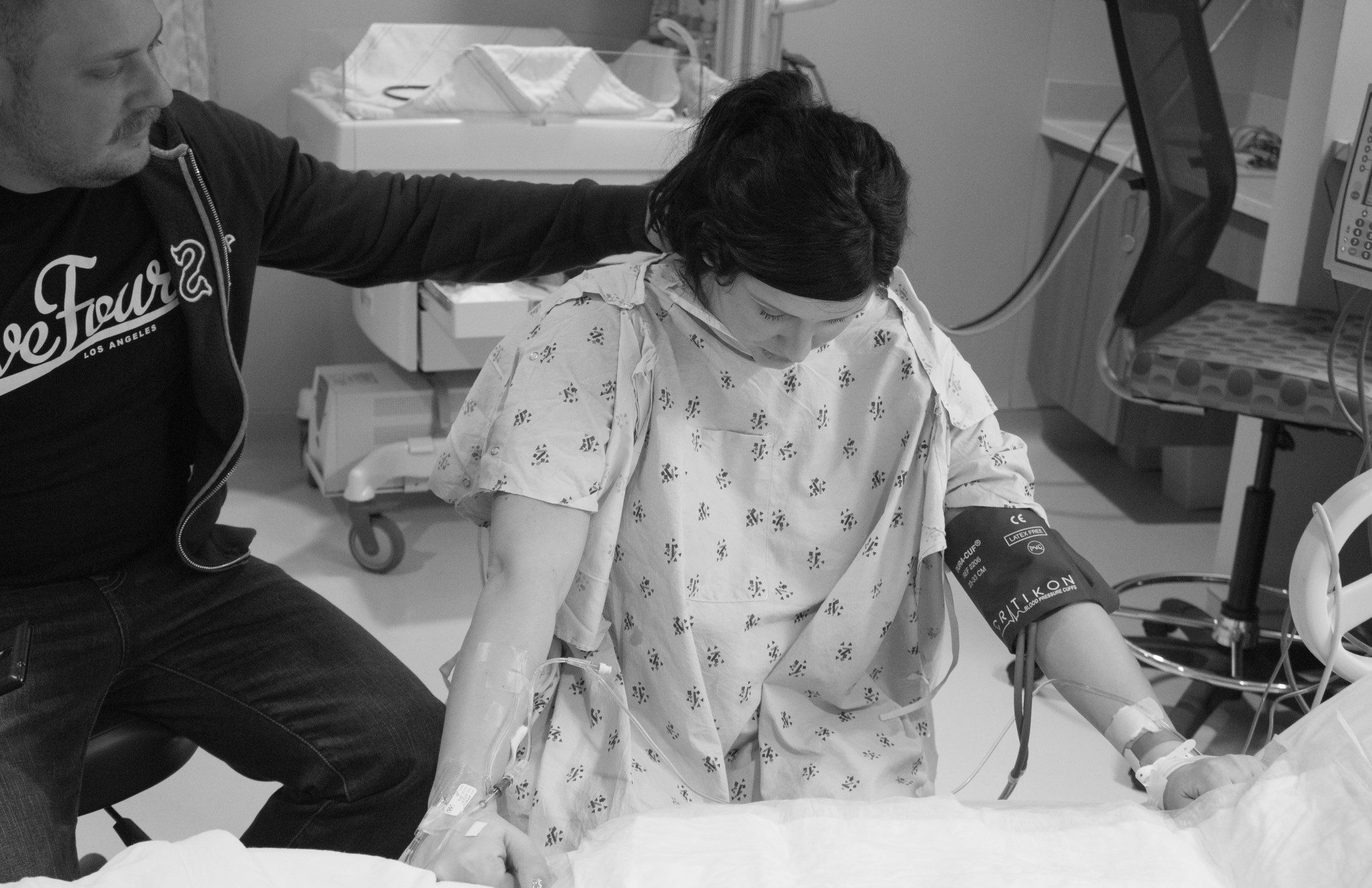pregnant-mother-in-labor-with-dad_t20_k6oxbz