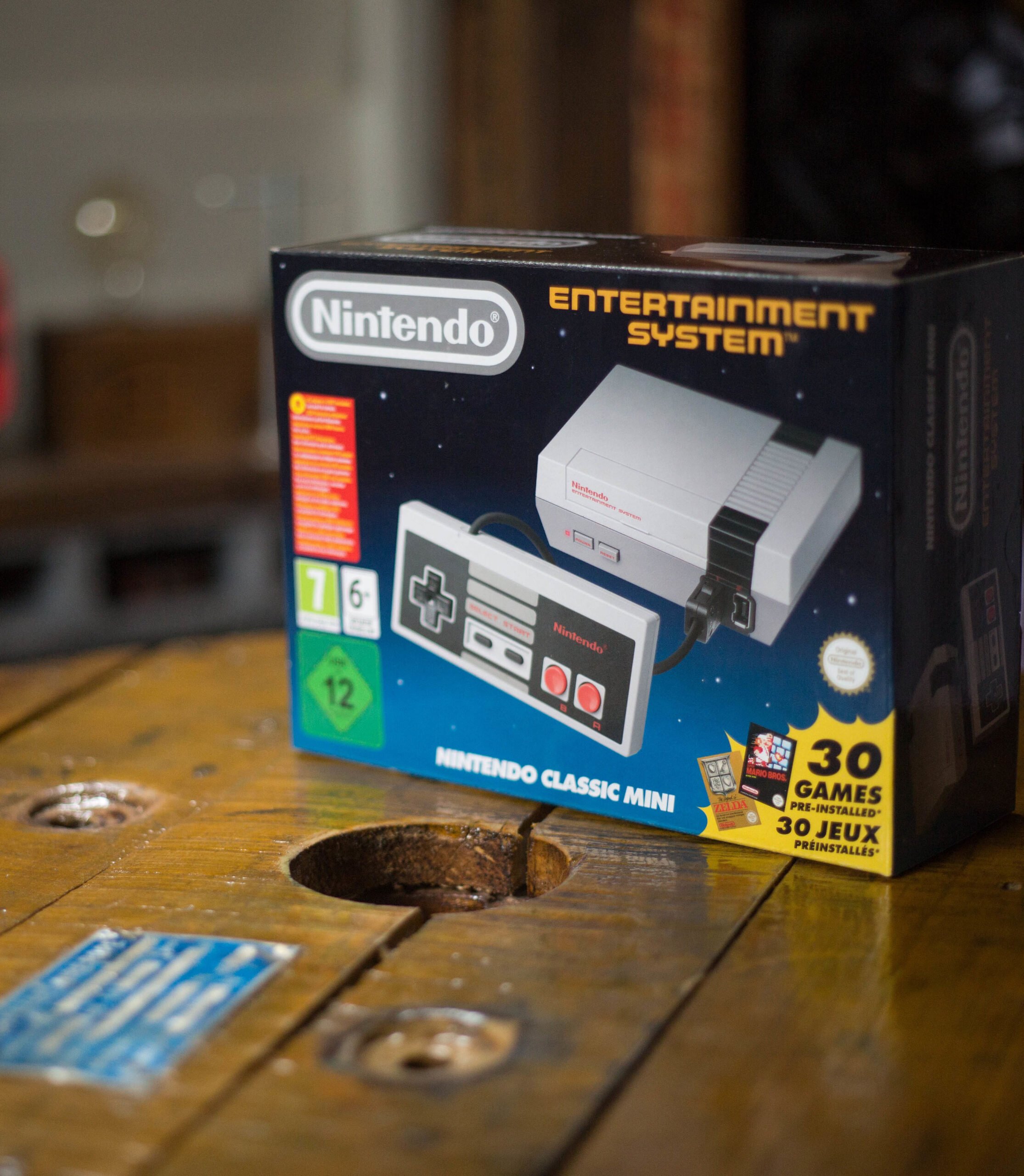 The box of a Nintendo Classic Mini 'Nintendo Entertainment