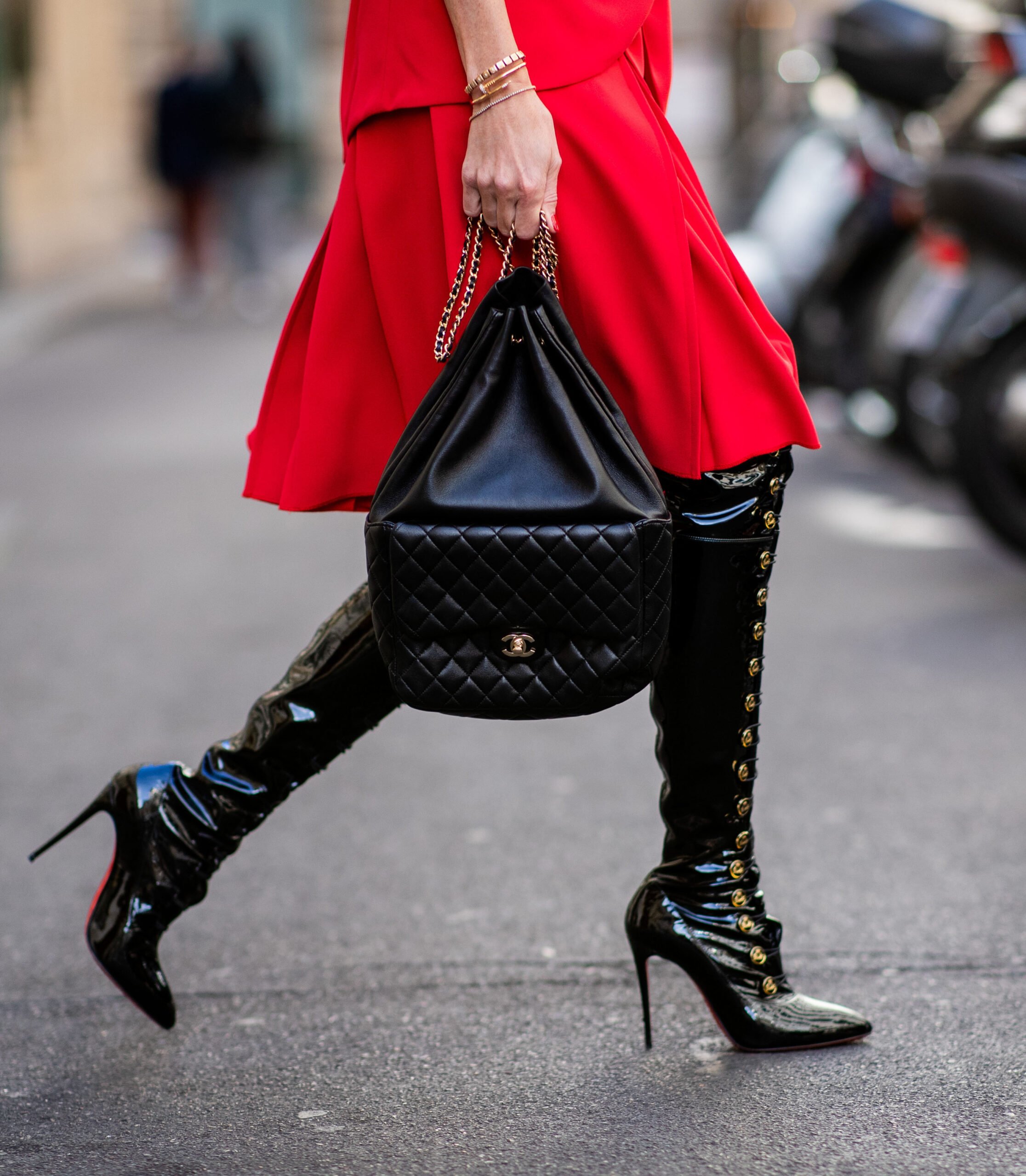 Street Style : Paris Fashion Week Womenswear Spring/Summer 2019 : Day One
