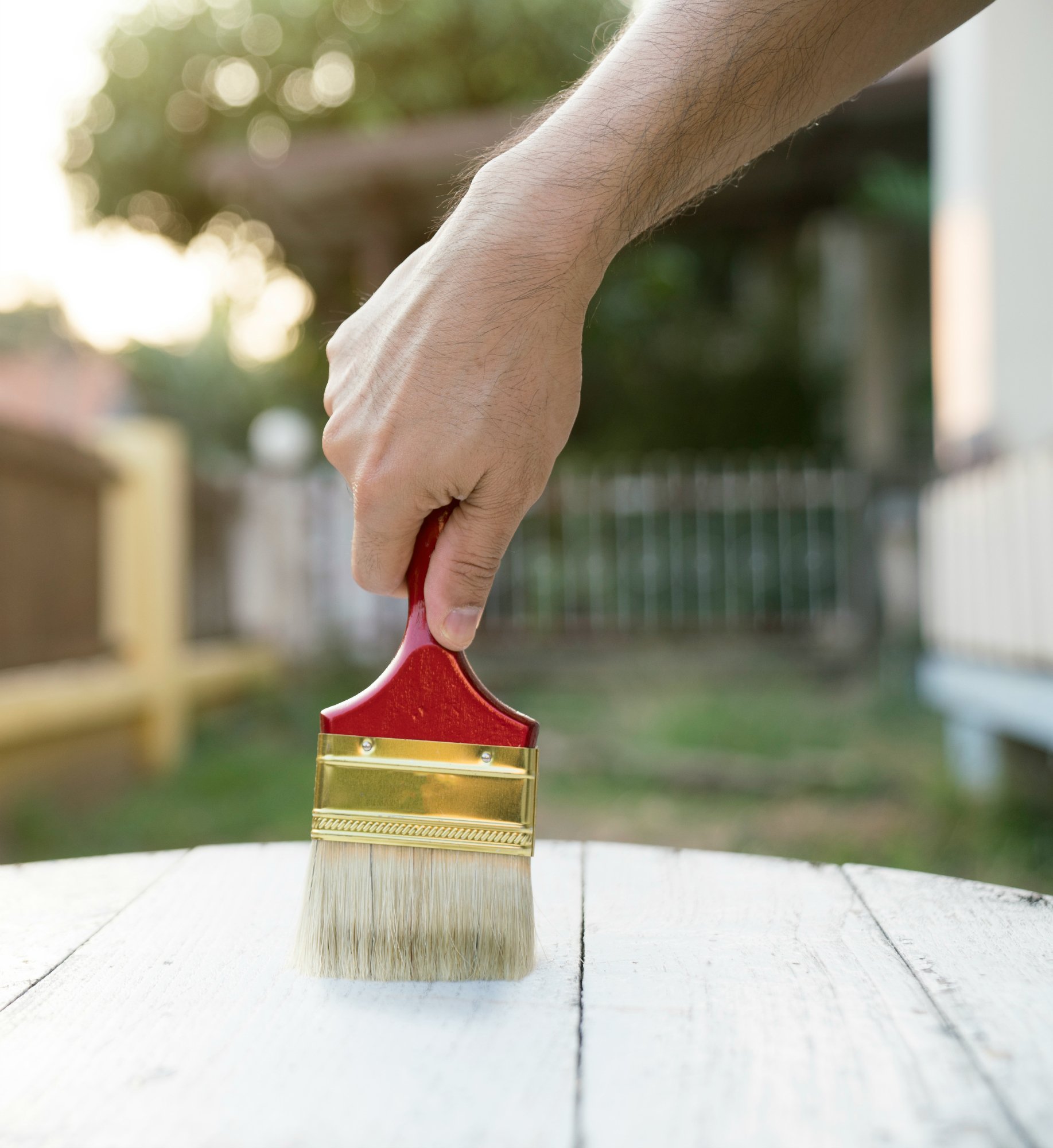 250941-dangers-spring-cleaning-products-varnish-stain-wood-polis.jpg