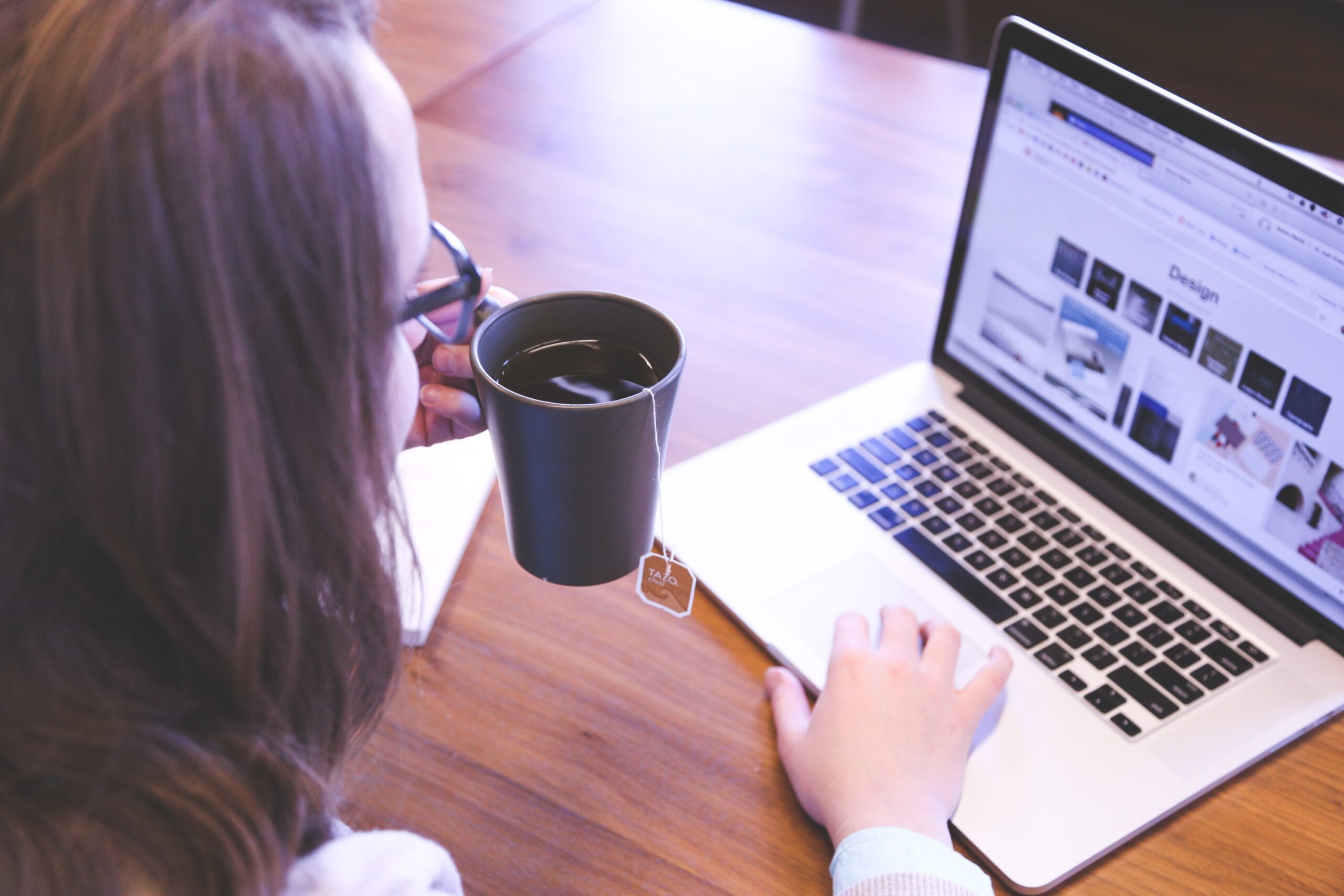 woman-using-laptop