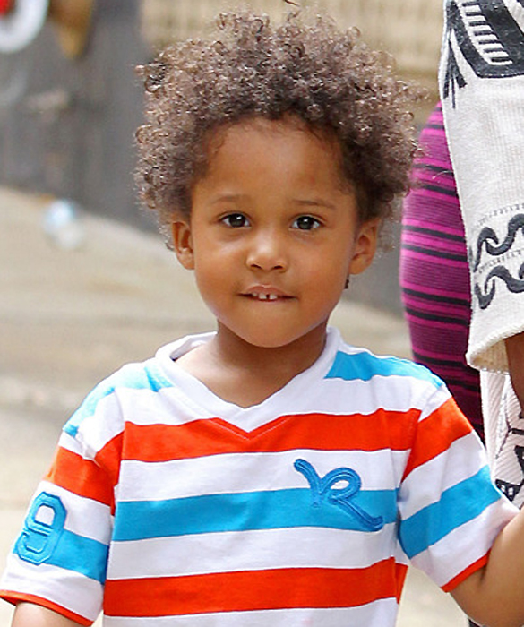 Jennifer Hudson takes her son David Otunga Jr with her to work as she films scenes for 'Smash' in Washington Heights