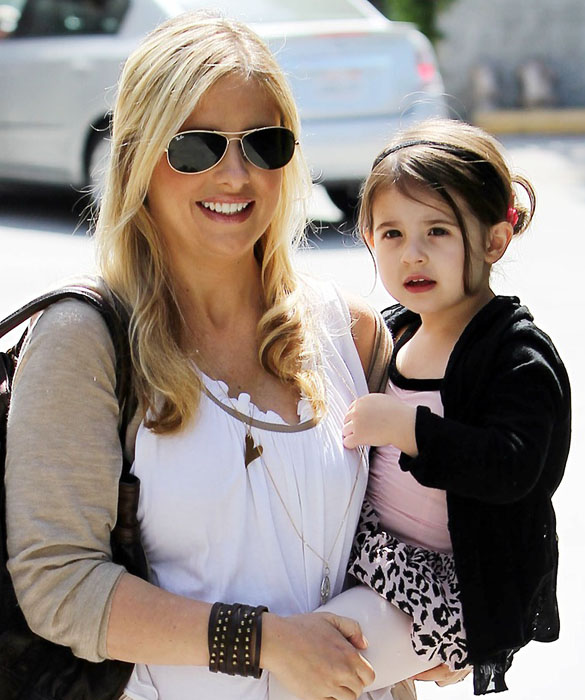 Pregant Sarah Michelle Gellar gives little ballerina Charlotte a lift after dance class in Los Angeles