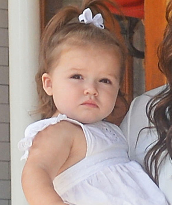 Victoria Beckham takes baby Harper Seven out for brunch at Pastis i