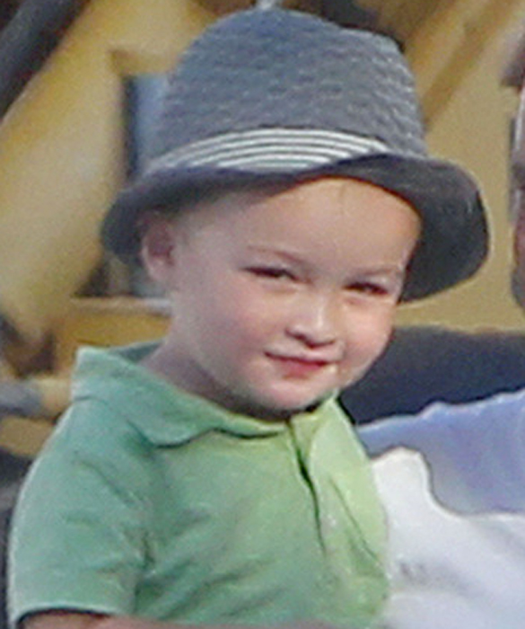 **EXCLUSIVE** FIRST ON SET PHOTOS: Owen Wilson spends time with his 1 year old son Robert on the set of 'The Internship'