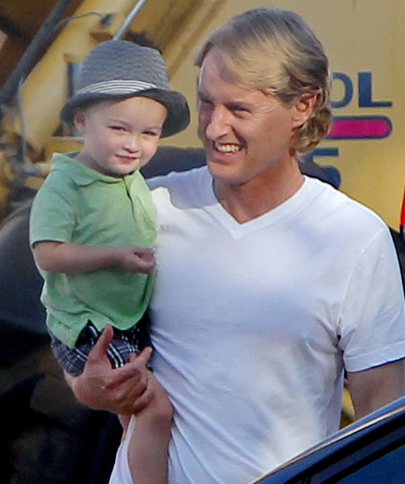 **EXCLUSIVE** FIRST ON SET PHOTOS: Owen Wilson spends time with his 1 year old son Robert on the set of 'The Internship'