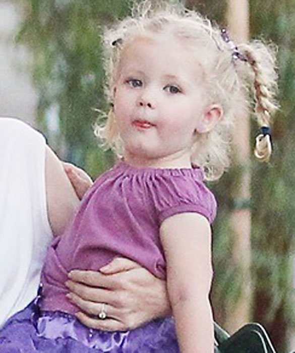 Amy Adams and fiance Darren Le Gallo take daughter Aviana out for a family afternoon Amy Adams and fiance Darren Le Gallo take daughter Aviana out for a family afternoon
